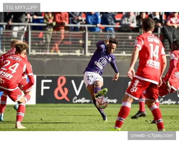 半场图卢兹1-0领先尼斯，主场攻势占据主动